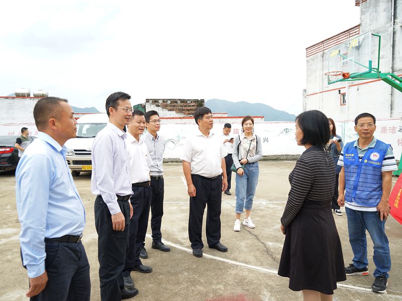 互聯網-梧州支局-國家外匯管理局梧州市中心支局前往縣域開展扶貧調研-20201019.jpg