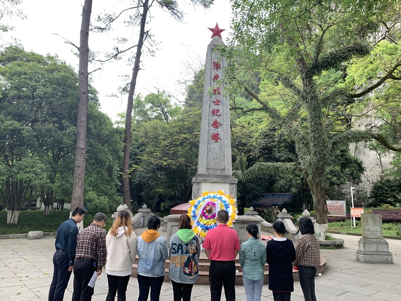 祭掃烈士墓2.jpg