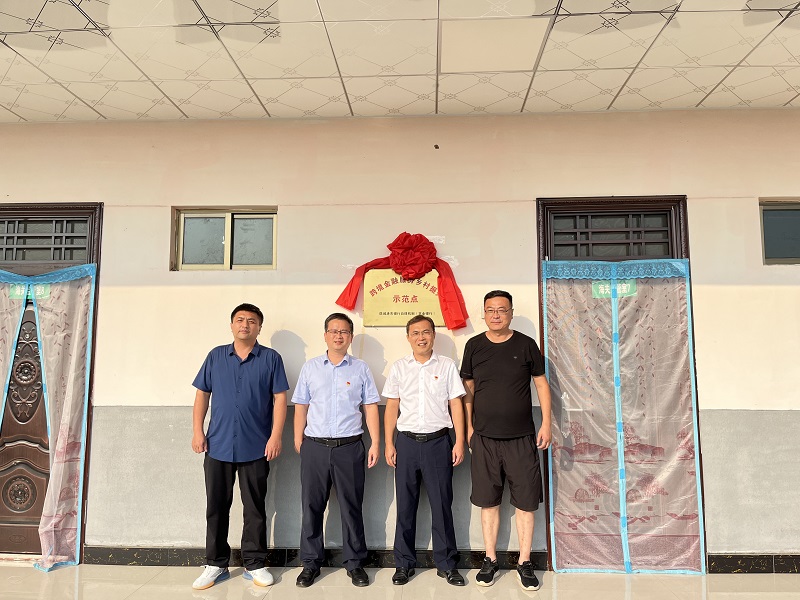 互聯網—防城港支局—國家外匯管理局防城港市中心支局廖春副行長赴廣西雄特牧業有限公司參加“跨境金融服務鄉村振興示范點”揭牌儀式20220930-2.jpg