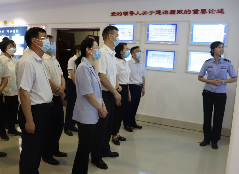 互聯(lián)網(wǎng)-梧州支局-國(guó)家外匯管理局梧州市中心支局前往梧州監(jiān)獄開(kāi)展黨風(fēng)廉政主題黨日活動(dòng)-20230719.jpg