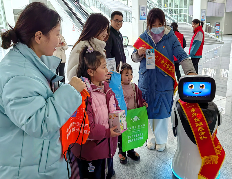 匯小二宣傳機(jī)器人進(jìn)行宣傳.jpg