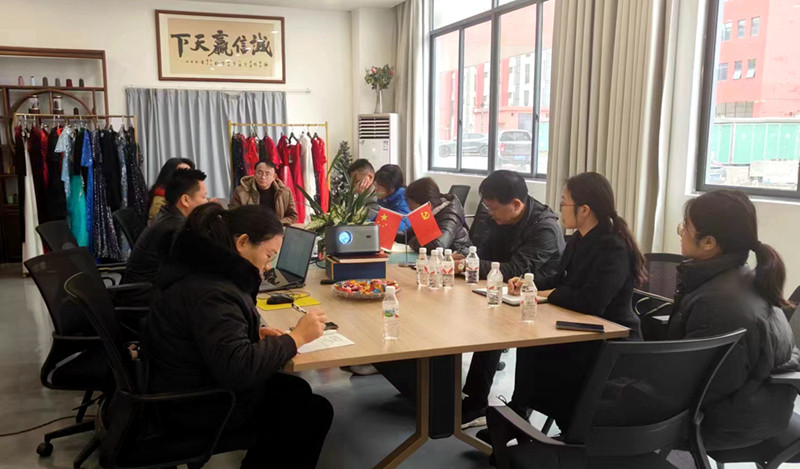 廣西環(huán)江國(guó)潮民族服裝有限責(zé)任公司.jpg
