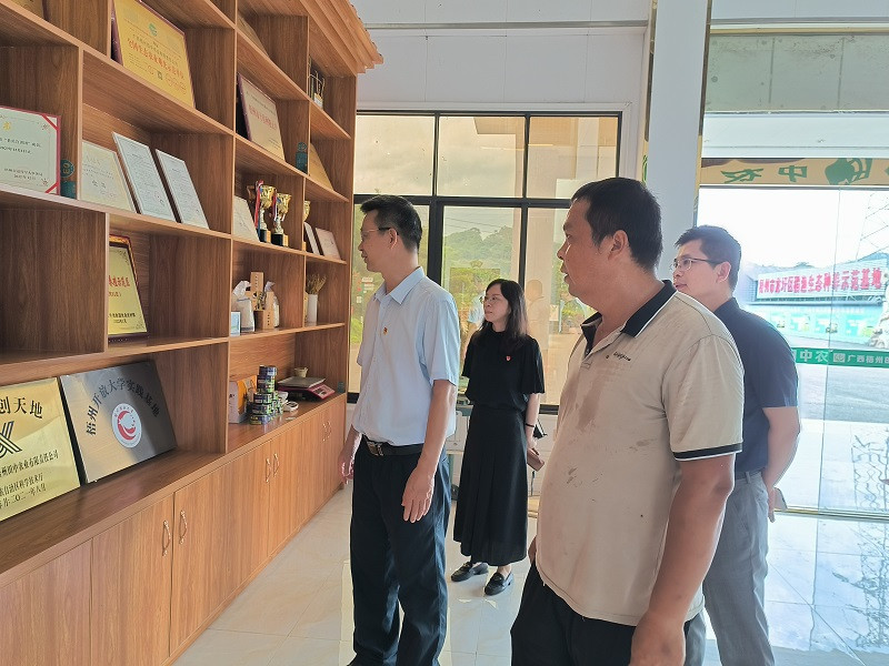 互聯(lián)網(wǎng)-梧州市分局-國(guó)家外匯管理局梧州市分局前往生態(tài)農(nóng)業(yè)基地開展走訪調(diào)研-20240619.jpg